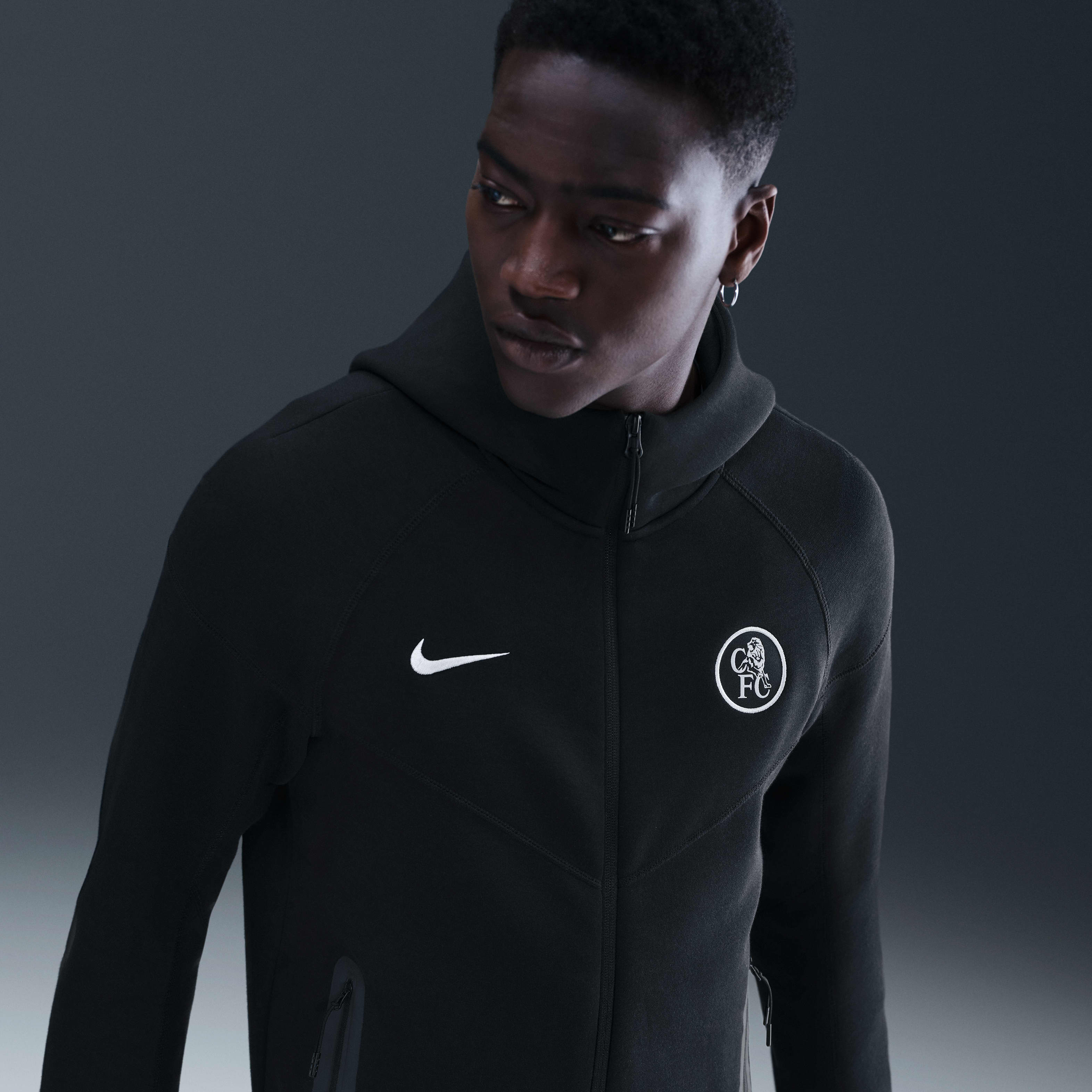 Nike Chelsea F.C. Tech Windrunner Men's Nike Total 90 Football